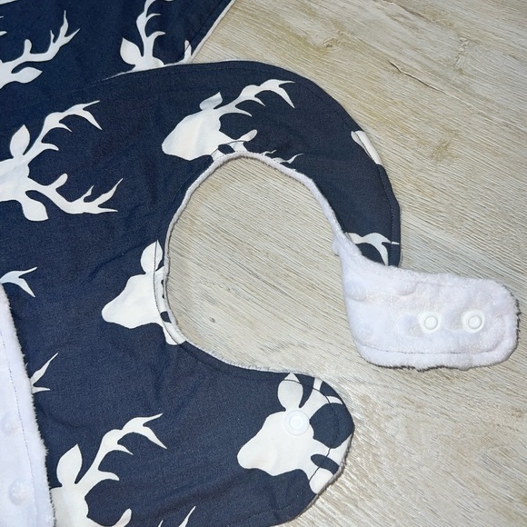 NEW Dreaming of a Buck - Handmade Gift Set - Baby Toddler Adjustable Bib & Burp - Picture 3 of 6